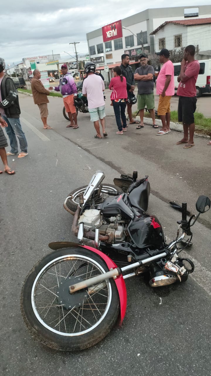 Motociclista fica gravemente ferido após colisão na BR-324, em Riachão do Jacuípe