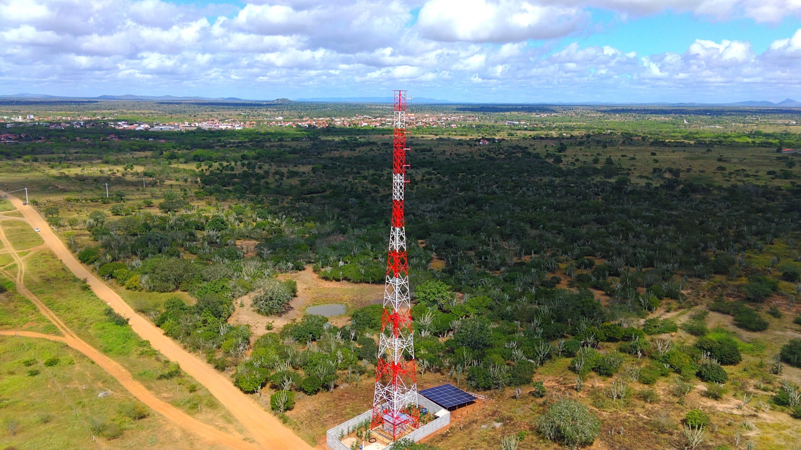 Rádio Jacuípe inicia fase experimental em FM e prepara lançamento oficial