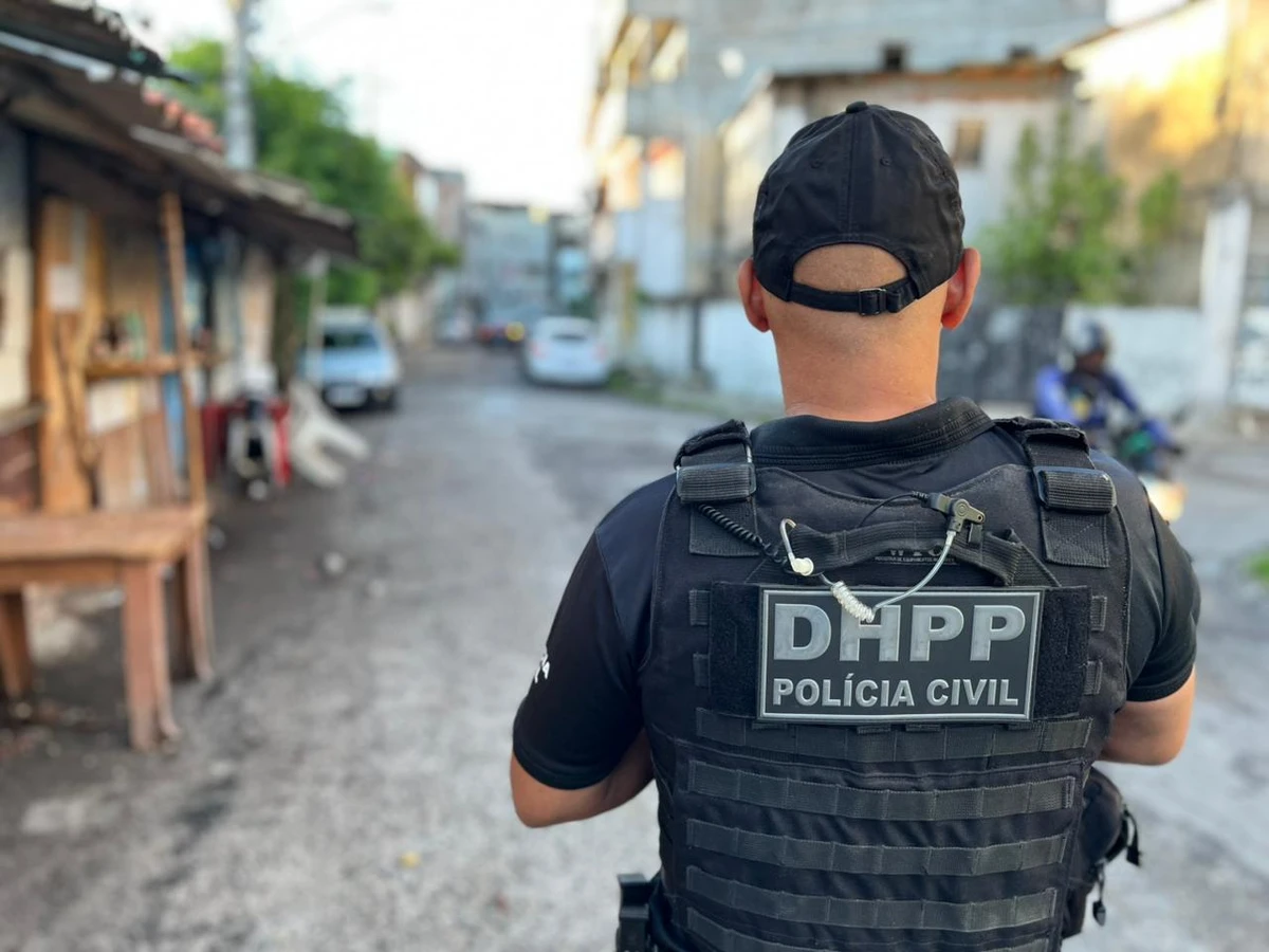 Mulher envenena homem e finge ser policial para aplicar golpes em Salvador