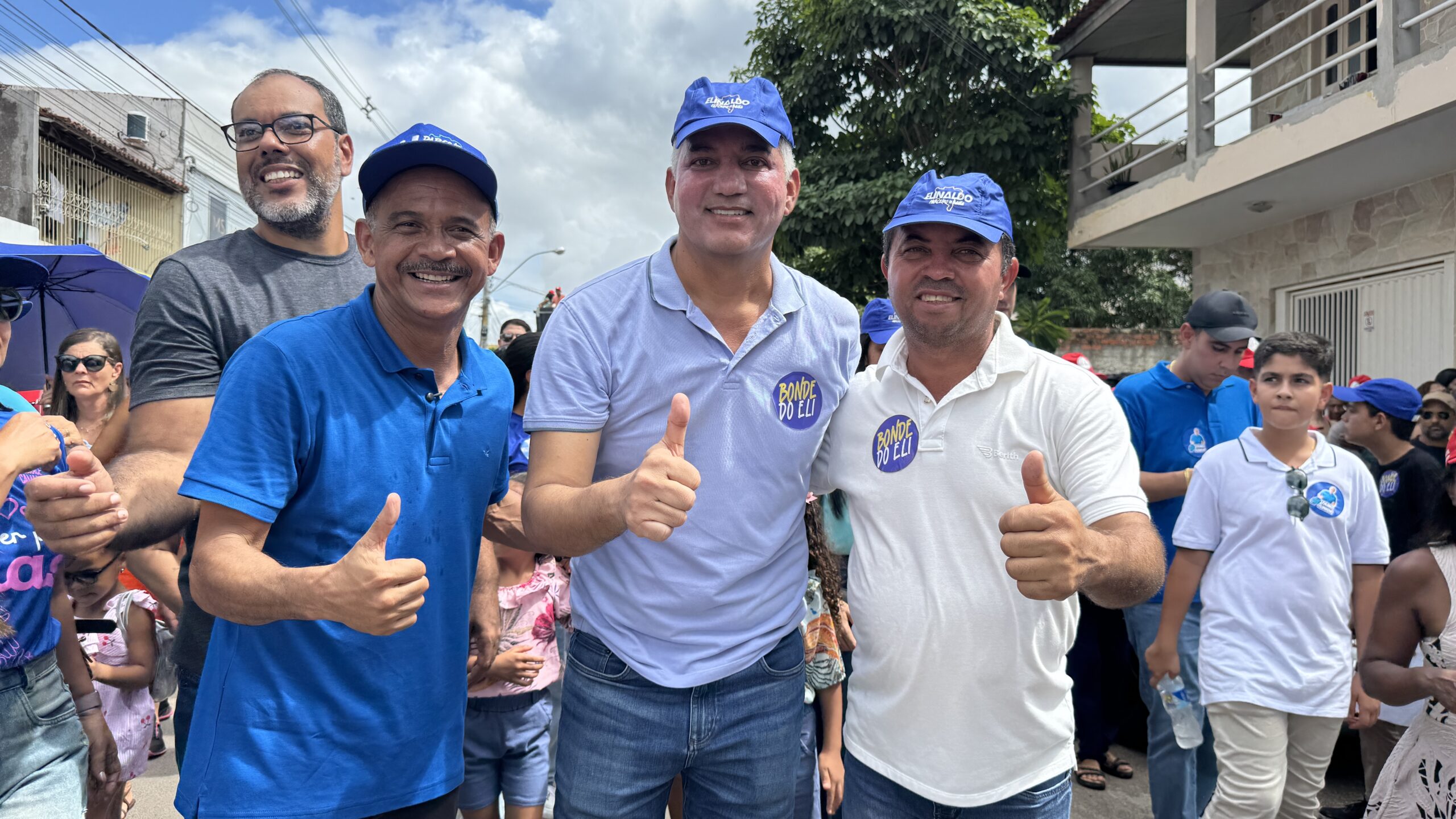 Elinaldo participa do 1º de Maio em Riachão do Jacuípe e reforça parcerias políticas