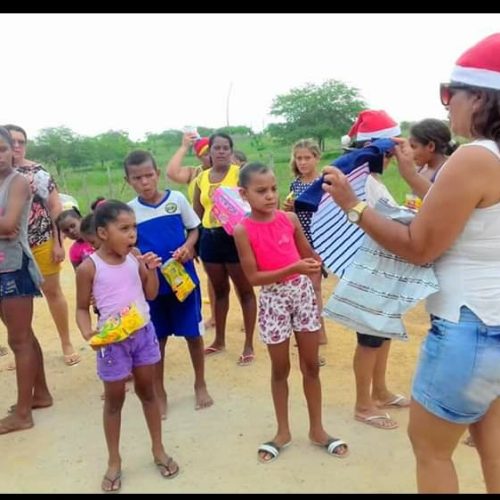 Grupo Brechó Solidário faz doações para crianças carentes em R. do Jacuípe