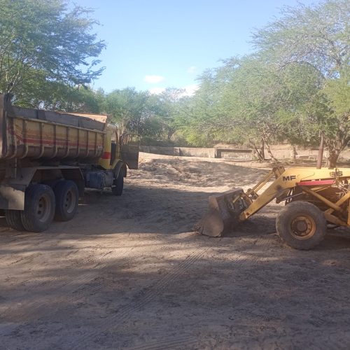 Extração ilegal de areia é flagrada no Rio Jacuípe, em Barreiros