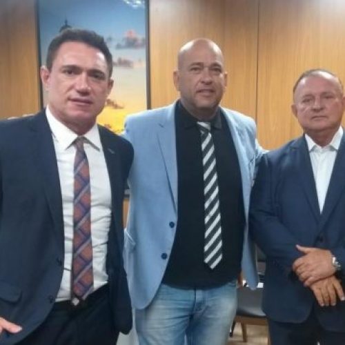 Binho Galinha tem encontro com presidente da Embasa na ALBA e leva demandas de Riachão
