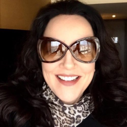 Cantora Ana Carolina sofre acidente de carro em estrada do Rio de Janeiro