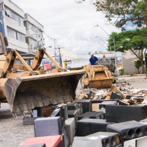 Quase 1.200 equipamentos de som são destruídos em Feira de Santana