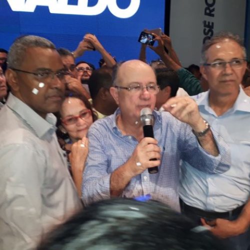 José Ronaldo renuncia cargo de prefeito e vai ser candidato ao Governo do Estado