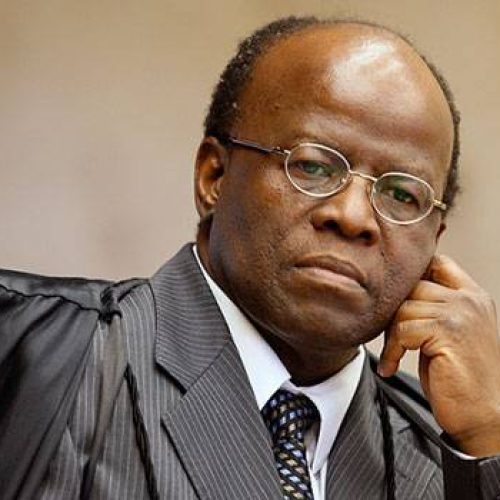 Joaquim Barbosa assina ficha de filiação ao PSB