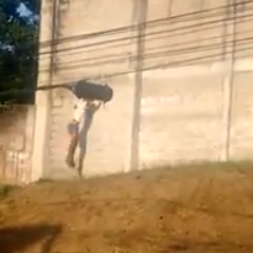 Vídeo mostra fuga de detento do Presídio de Salvador