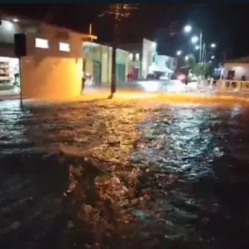 Chuva forte atinge Valente e Santaluz e causa alagamentos