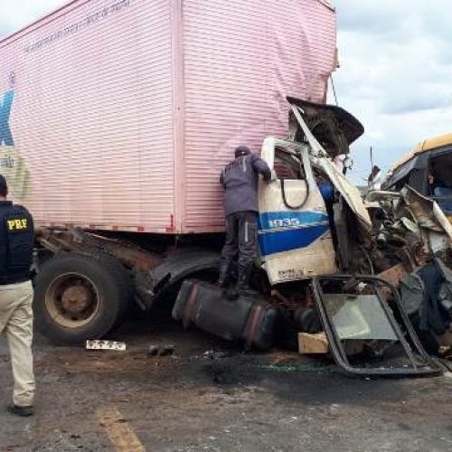 Morre sétima vítima de acidente entre ônibus escolar e carreta na BR-116