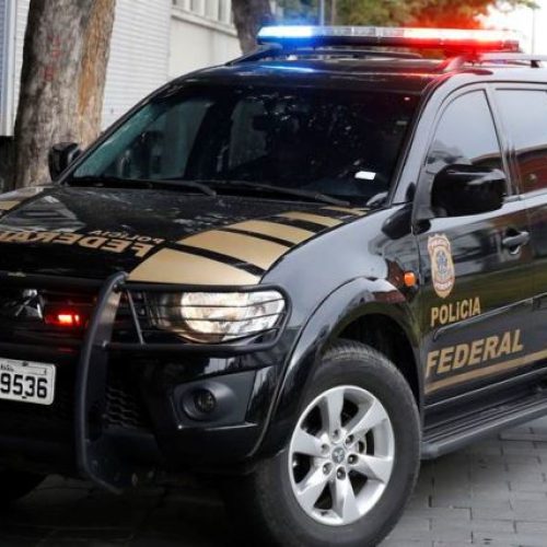 A Polícia Federal prende o banqueiro Eduardo Plass em nova etapa da Operação Hashtag, desbodramento da Lava Jato no Rio de Janeiro.