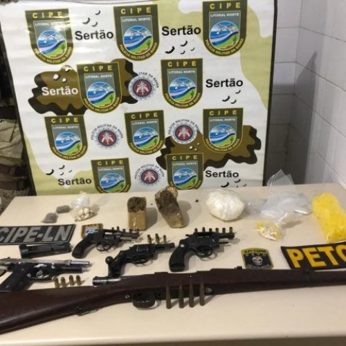 Quatro homens morrem em confronto com policiais no recôncavo da Bahia; fuzil, pistola e revólveres são apreendidos