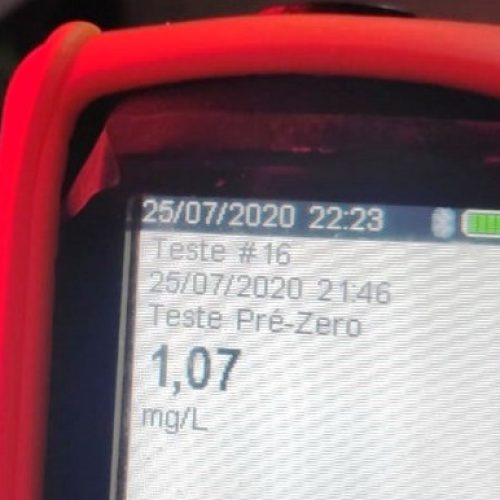 Bêbado trafega pela contramão, quase colide com viatura da PRF e é preso