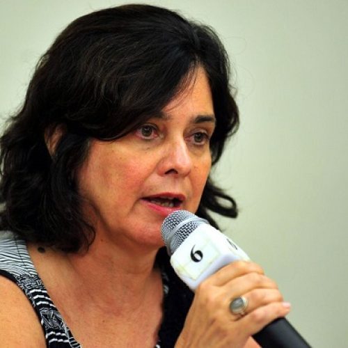 Primeiras doses da vacina AstraZeneca estarão disponíveis em fevereiro