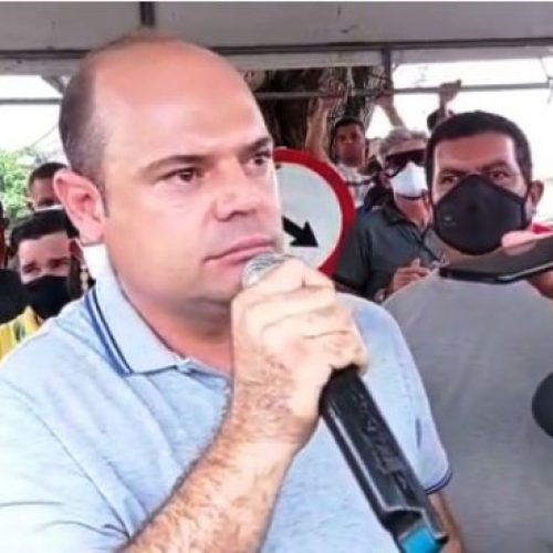 Prefeito de Serra Preta expõe veículos deixados pela ex-gestão e diz que dívida passa de 25 milhões