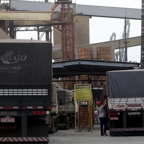 Após MP e resoluções, caminhoneiros descartam paralisação nacional