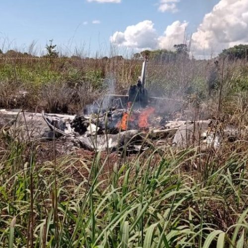 Avião com presidente e jogadores do Palmas Futebol e Regatas cai logo após decolar; 6 pessoas morreram