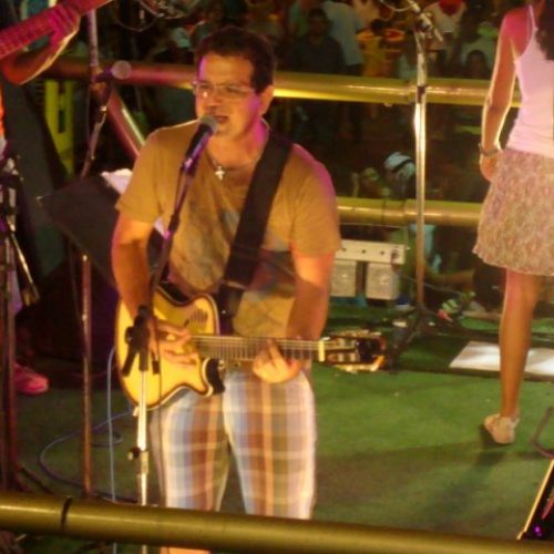 Para driblar as dificuldades geradas pela pandemia, músicos vendem seus instrumentos e se reinventam