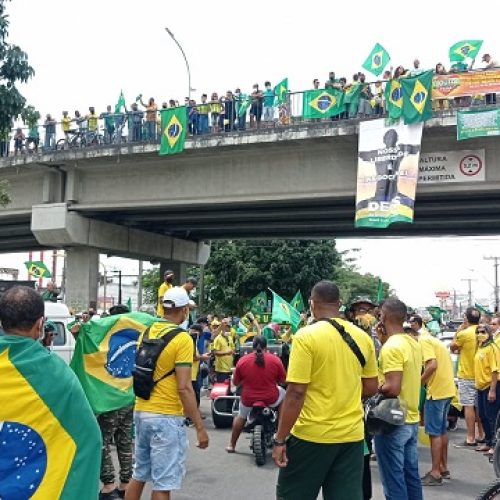 Manifestantes lotam a Avenida Getúlio Vargas em apoio ao presidente Bolsonaro