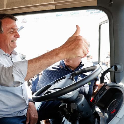 Bolsonaro grava áudio com pedido para caminhoneiros liberarem estradas