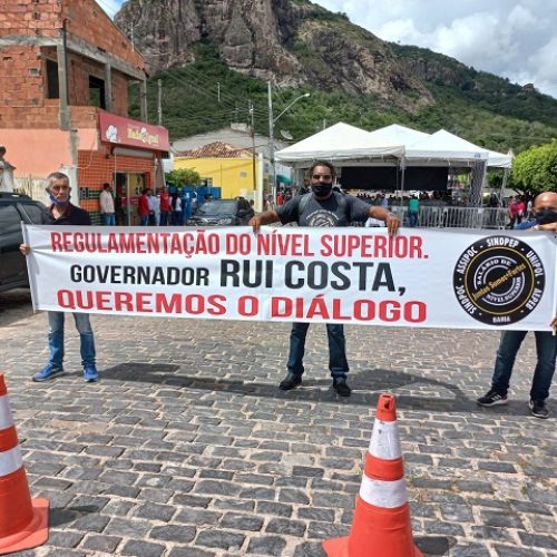 Policiais Civis realizam protesto durante visita do governador a cidade de Tanquinho