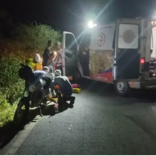 Casal e menina de 8 anos ficam feridos após carro capotar na BA-120