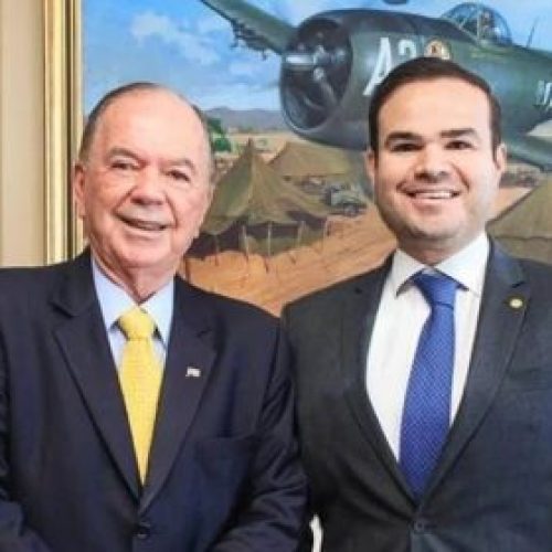 João Leão desiste de disputar o Senado e seu filho Cacá Leão assume vaga na chapa de ACM Neto