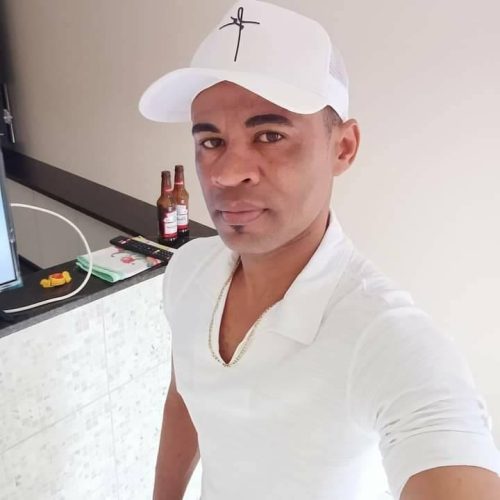 Homem morre ao colidir com moto em veículo estacionado no acostamento da BR-324