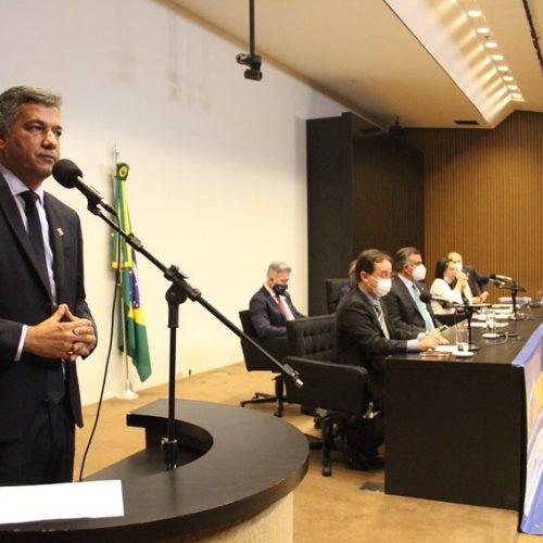 Prefeito Carlos Matos lidera movimento da UPB em Brasília e comemora vitória dos municípios