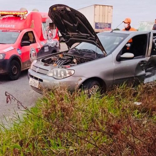 Acidente grave na entrada de Pé de Serra deixa duas pessoas feridas
