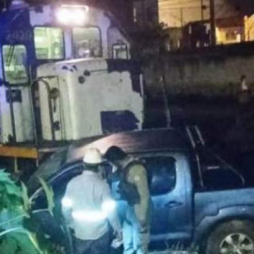 Conceição do Coité: trem empurra carro com três ocupantes no distrito de Salgadália