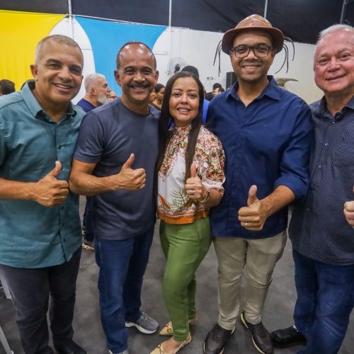 Elinaldo Araújo participa de encontro político em Mata de São João e reforça diálogo com lideranças do município