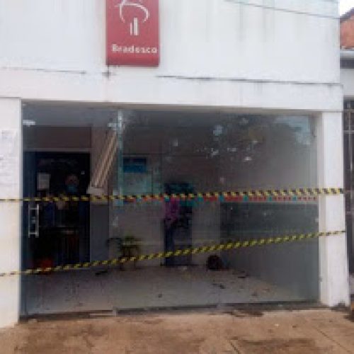 Itanagra: Homens armados explodem caixa eletrônico e deixam explosivos no local