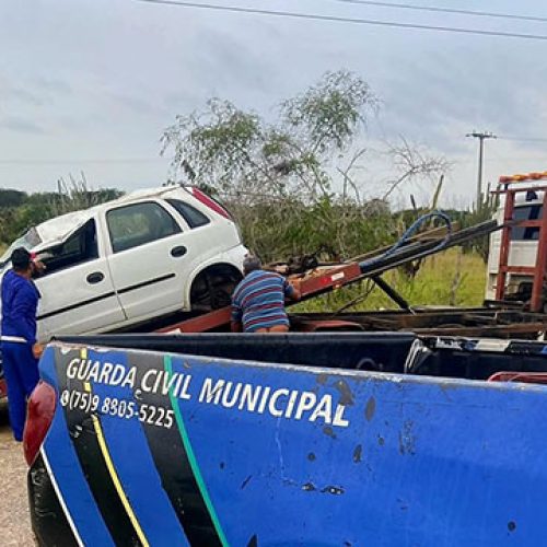 Dois moradores de Barrocas ficam feridos após capotamento na BA-120