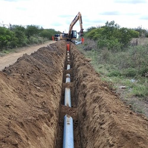 Equipes da Embasa continuam trabalhando na correção de vazamento em adutora que atende as regiões da Bacia do Jacuípe e do Sisal