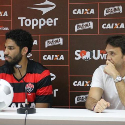 Wallace é oficialmente apresentado e deve estrear domingo