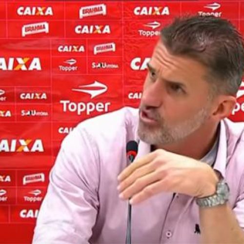 Mancini elogia o time e se irrita com repórter paulista