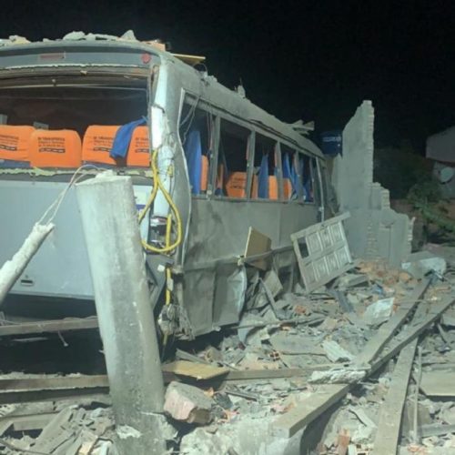 Duas pessoas morrem após explosão de casa de venda de fogos de artifício