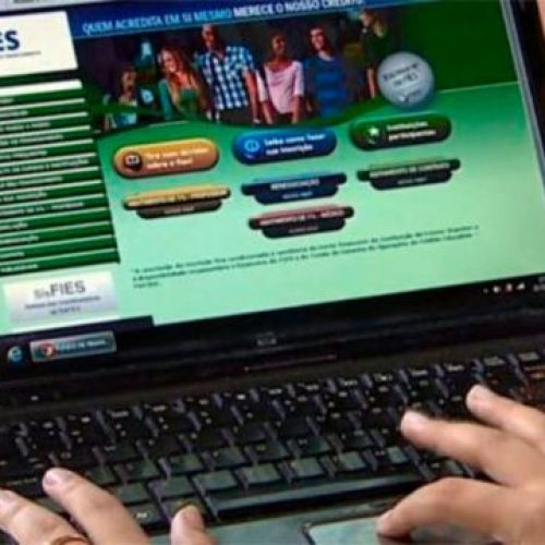 Após falha, MEC prorroga inscrição para estudantes do Fies