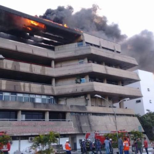 Incêndio atinge a Assembleia Legislativa da Bahia
