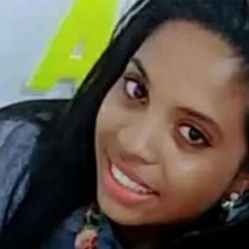 Mulher pula de carro em movimento e é atropelada pelo namorado