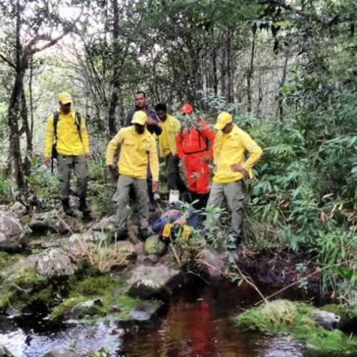 Homem fratura o pé durante trilha e é resgatado 48h depois pelos bombeiros