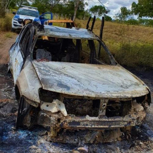 Quatro corpos carbonizados são encontrados em veículo próximo a BR-116