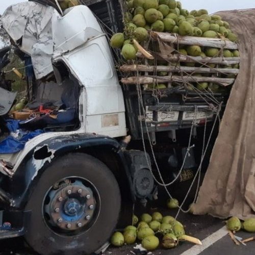 Acidente entre carreta e caminhão deixa quatro mortos em Capim Grosso