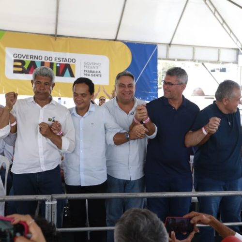 Em Conceição do Coité, Jerônimo une governo e oposição em cena inédita