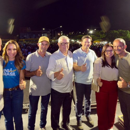 Ao lado de Carlos Matos, Paulo Azi e ACM Neto, Elinaldo participa da entrega da Praça Professora Hérica Luar e reafirma compromisso com Riachão do Jacuípe