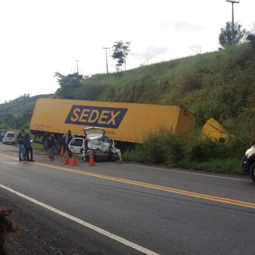 Oito pessoas morrem e uma fica ferida em acidente na BR-101