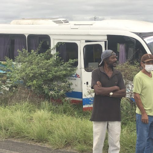 Ônibus que transportava pacientes de Mairi tem acidente próximo a Capim Grosso