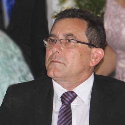 Prefeito de Pé de Serra reduz próprio salário, do vice e secretários