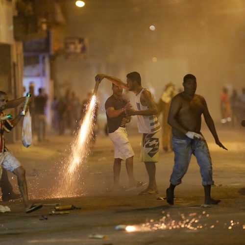 Menino atingido por espada de fogo perdeu 11 dentes